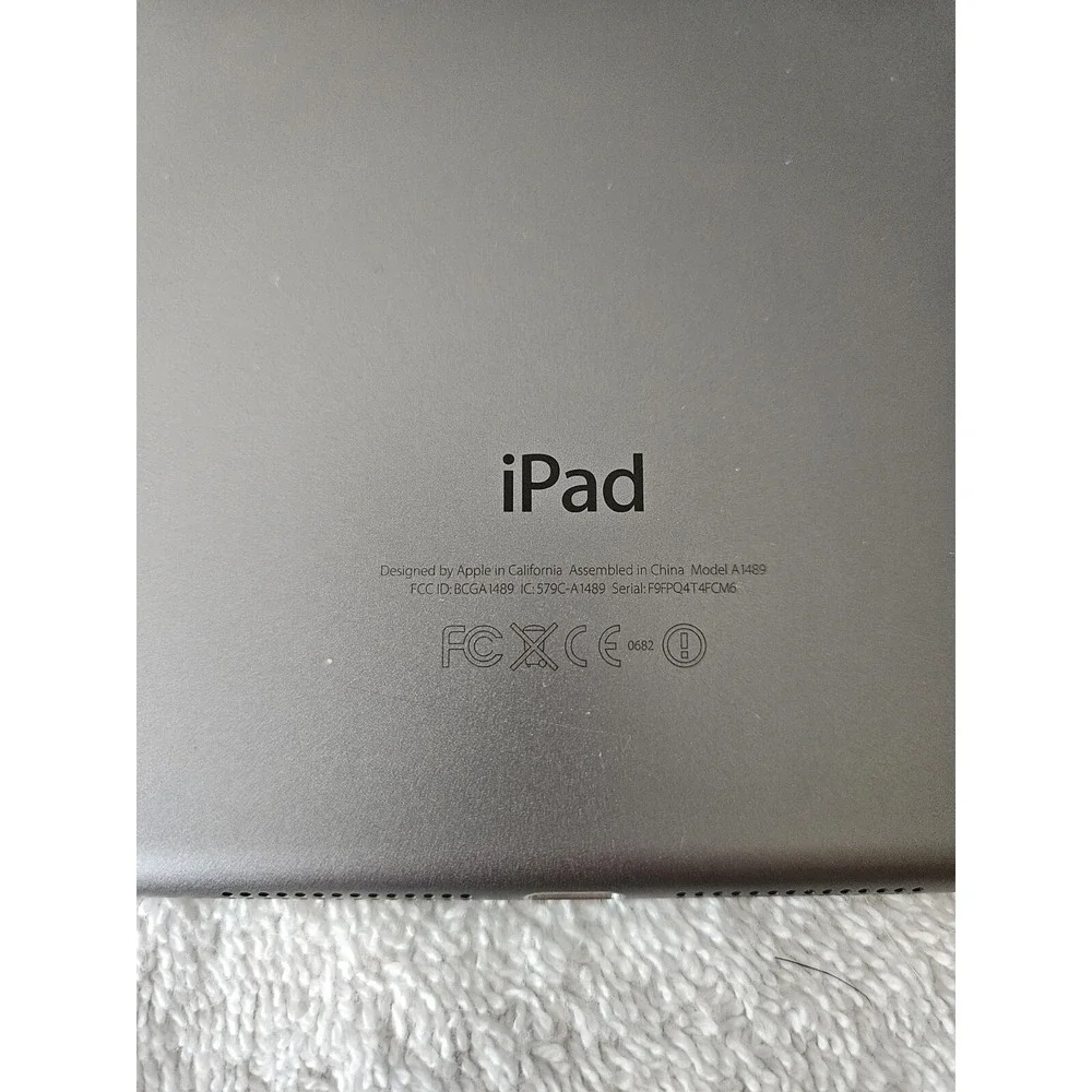 Apple Ipad A1489 Dark Gray Parts Only Read Condition bundled